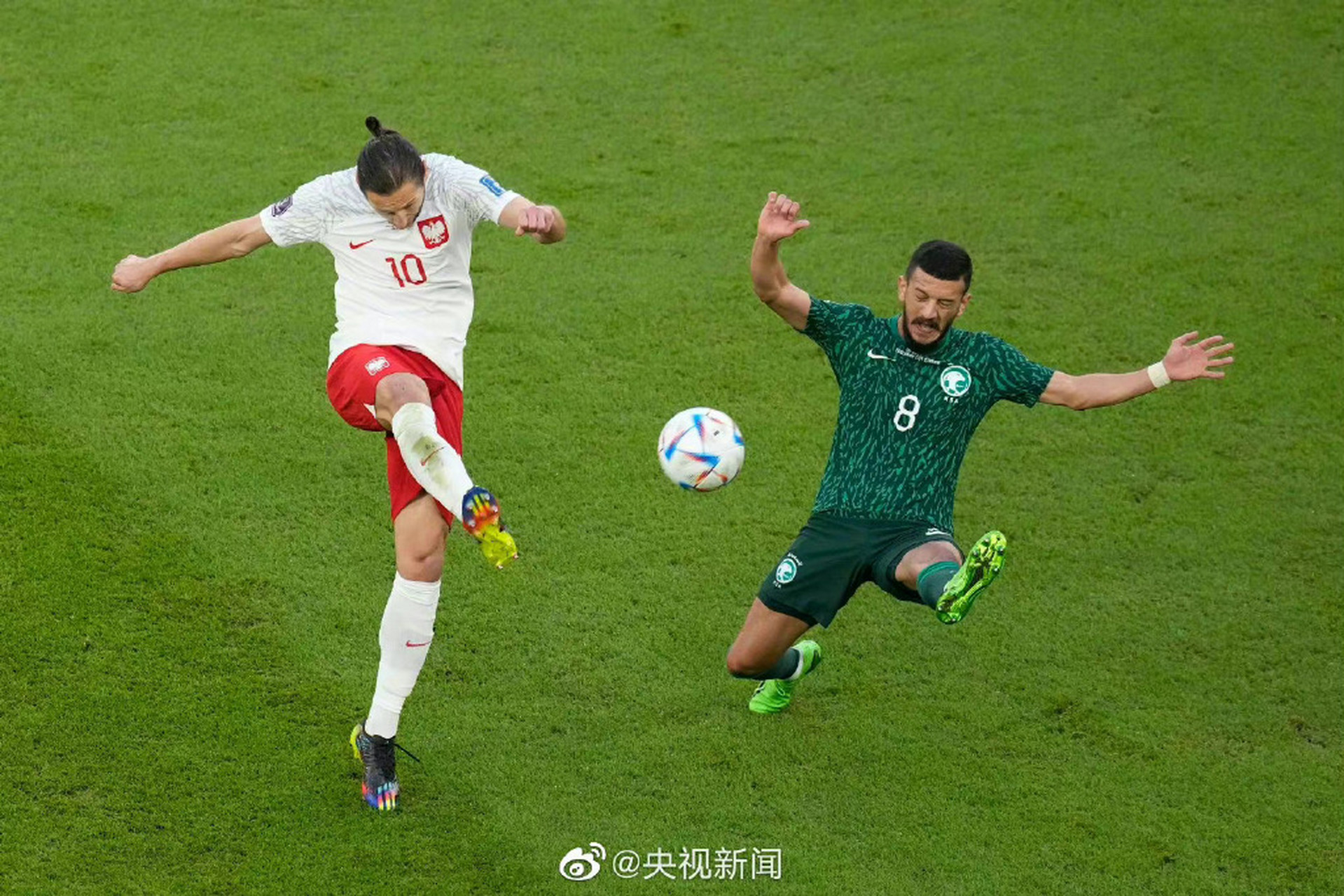 沙特阿拉伯队客场惨败，波兰队取得胜利